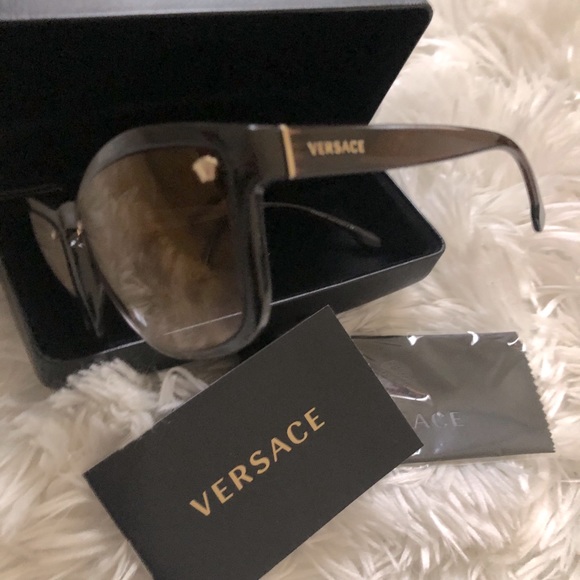 VERSACE sunglasses ⭐️NEW!⭐️ - Picture 2 of 4